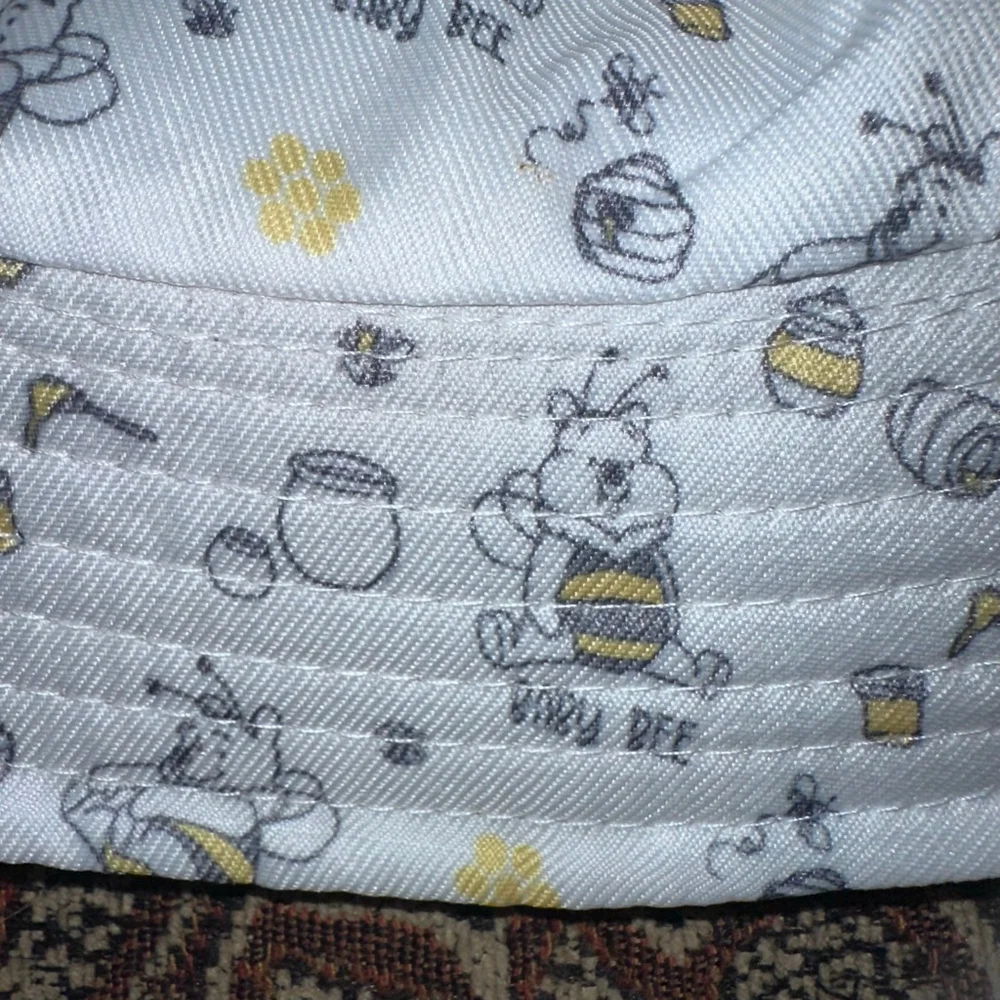 NWT Disney Winnie The Pooh Beach Bucket Hat & Sunglasses Set 0-3 Years